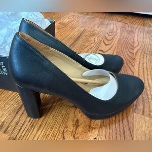 Naturalizer Berlin Black Smooth Heeled Dress Shoe / New in box / Size 9